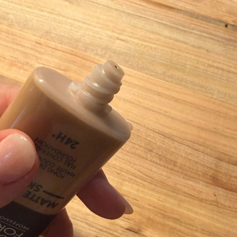 Makeup Forever Matte Velvet Skin Foundation - Warm Beige Tone Y463 - NEVER USED